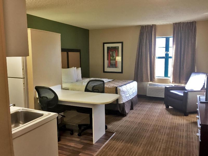 Extended Stay America Kansas City Airport Plaza Ci image