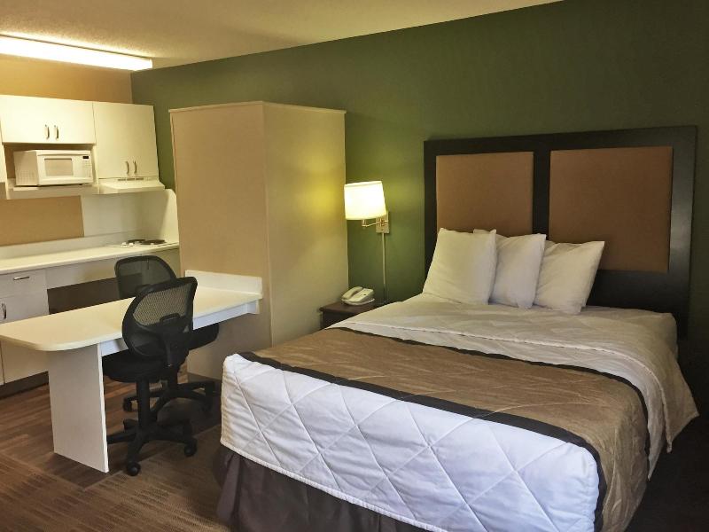 Extended Stay America Kansas City Airport Plaza Ci image