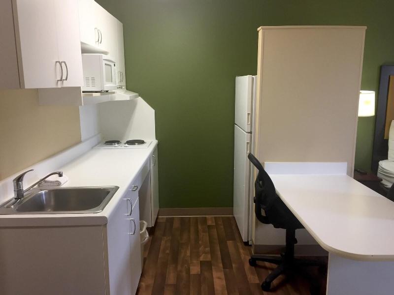 Extended Stay America Kansas City Airport Plaza Ci image