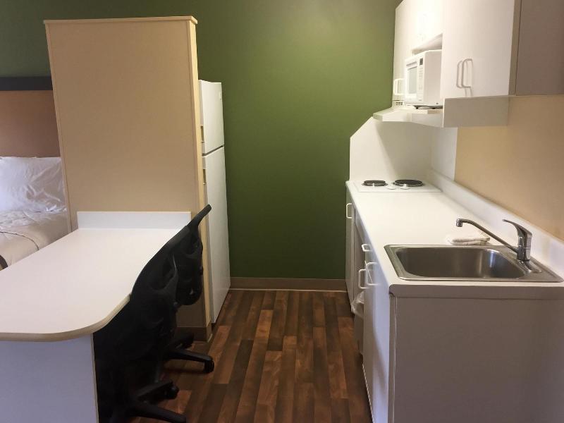 Extended Stay America Kansas City Airport Plaza Ci image