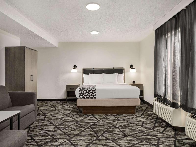 La Quinta Inn Suites Cleveland Airport West image