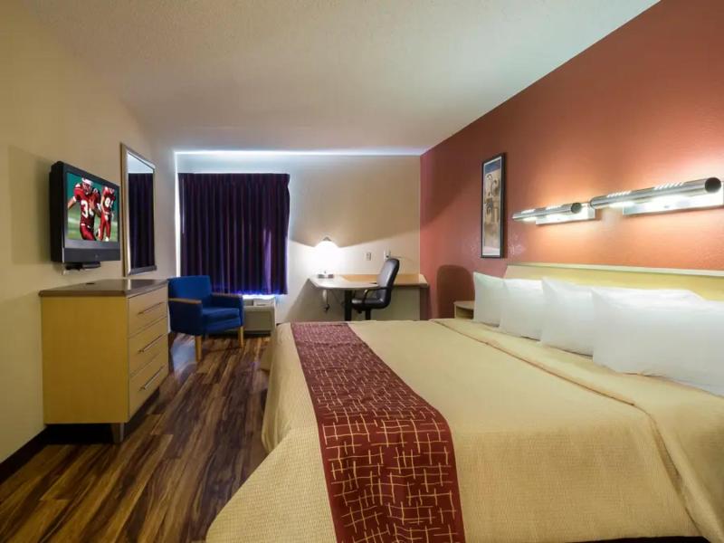 Red Roof Inn & Suites Philadelphia - Bellmawr image