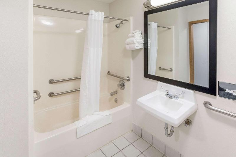 Quality Inn Rochelle image