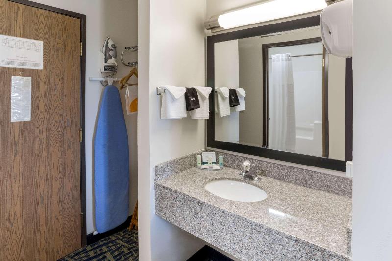 Quality Inn Rochelle image