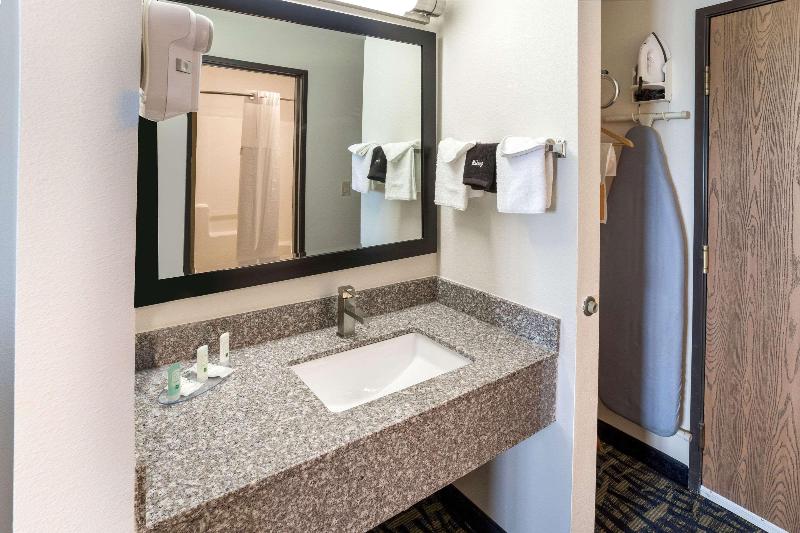 Quality Inn Rochelle image 9