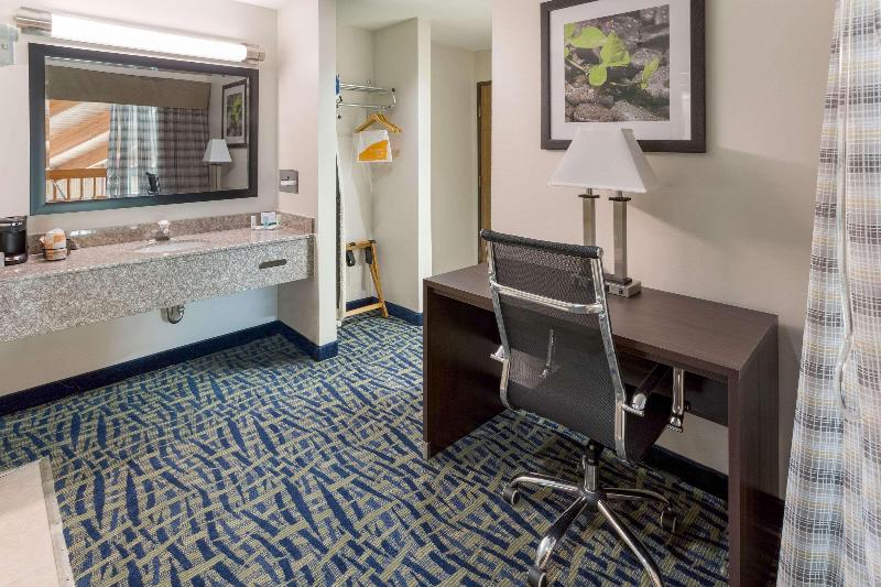 Quality Inn Rochelle image 7