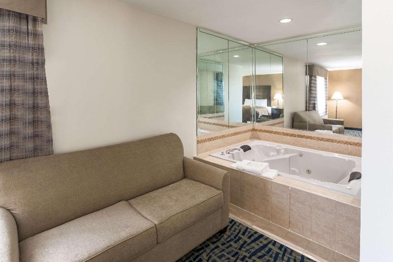 Quality Inn Rochelle image
