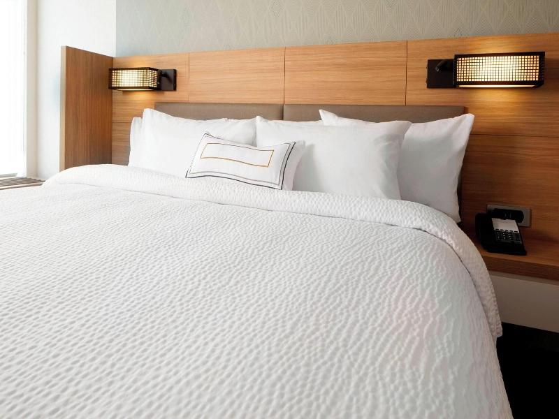 Springhill Suites Columbus Easton Area image