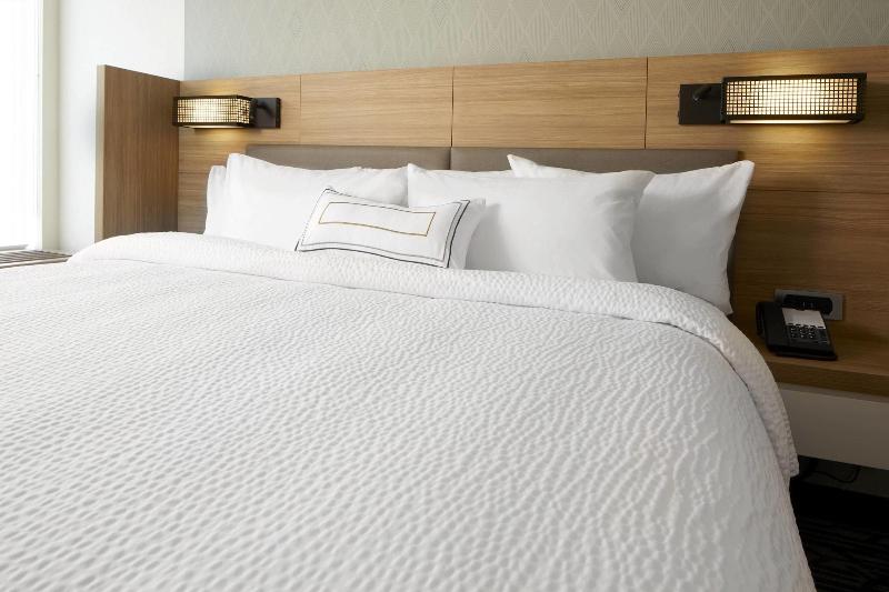 Springhill Suites Columbus Easton Area image