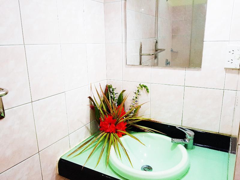 Le Uaina Resort image