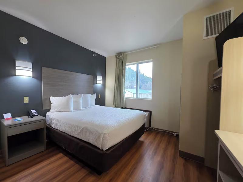 1 Queen Bed, Nonsmoking, Accessible