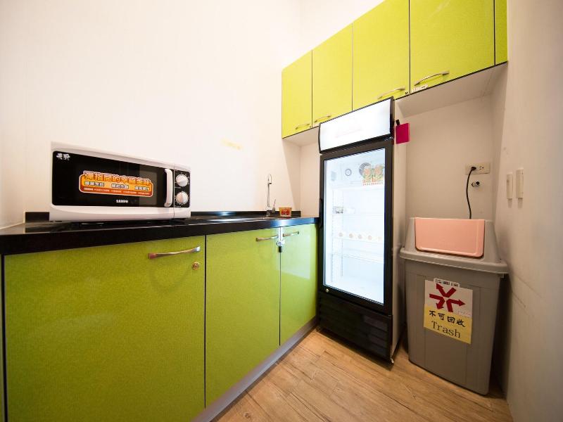 SleepBox Hostel image
