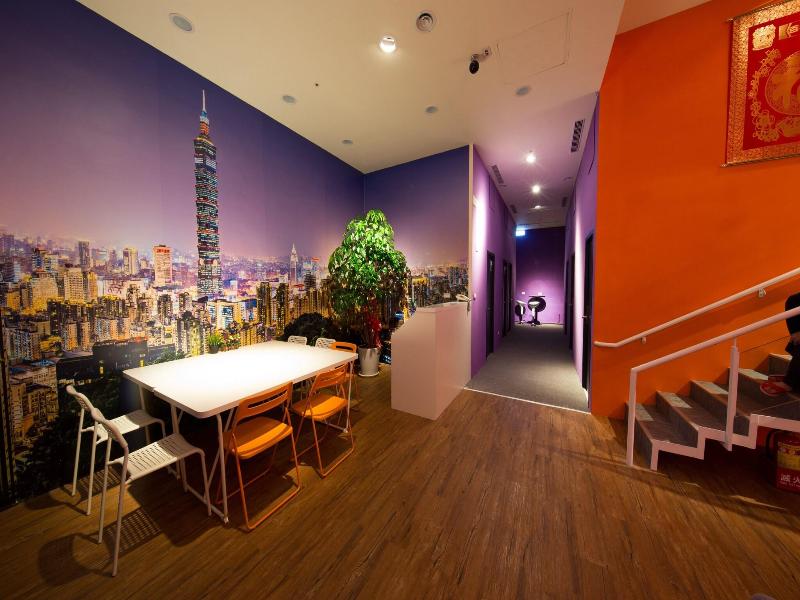 SleepBox Hostel image