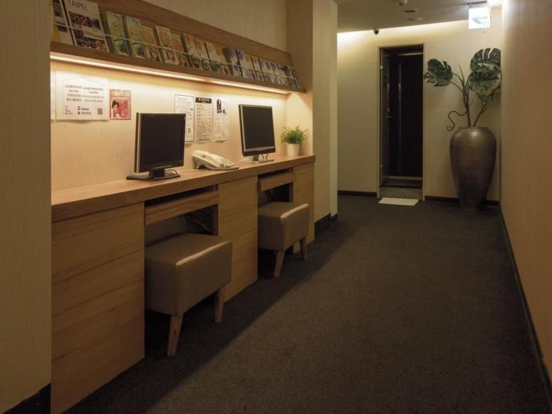 FUN INN TAIPEI image