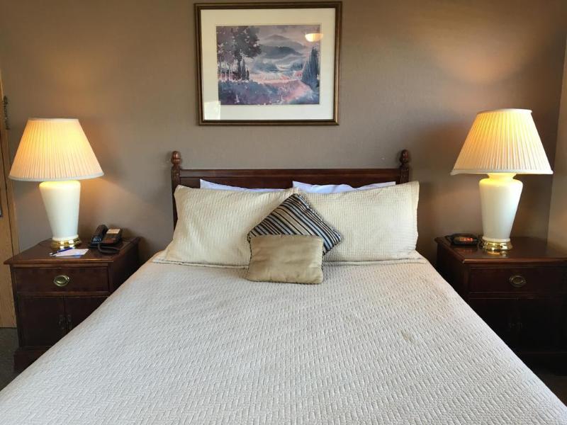 Timber Lodge Inn image 2