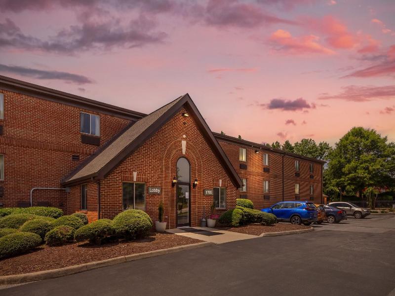 HomeTowne Studios & Suites Greensboro