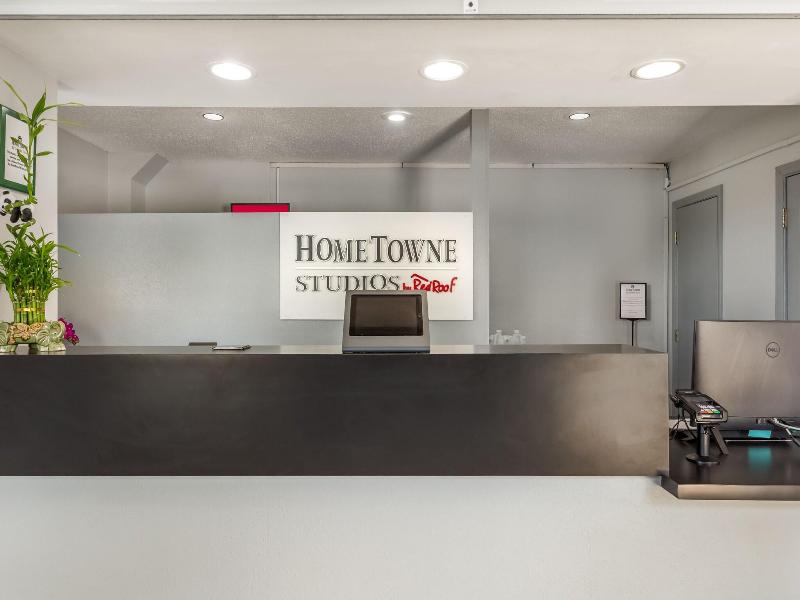 HomeTowne Studios & Suites Greensboro