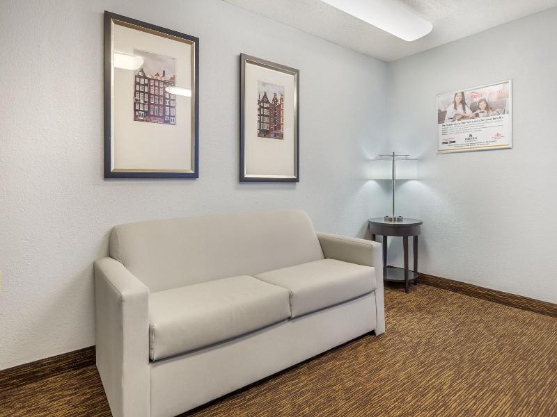 HomeTowne Studios & Suites Greensboro