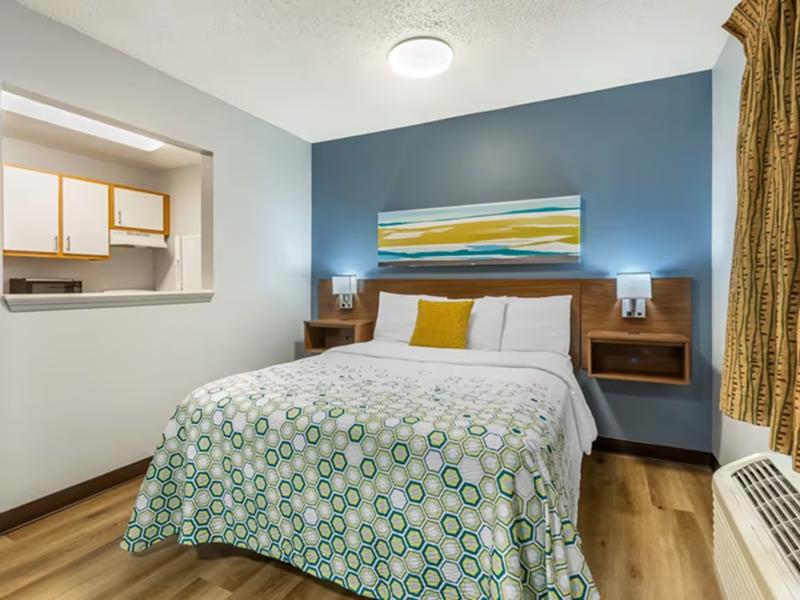 HomeTowne Studios & Suites Greensboro image
