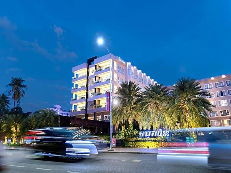 Queenco Hotel & Casino image