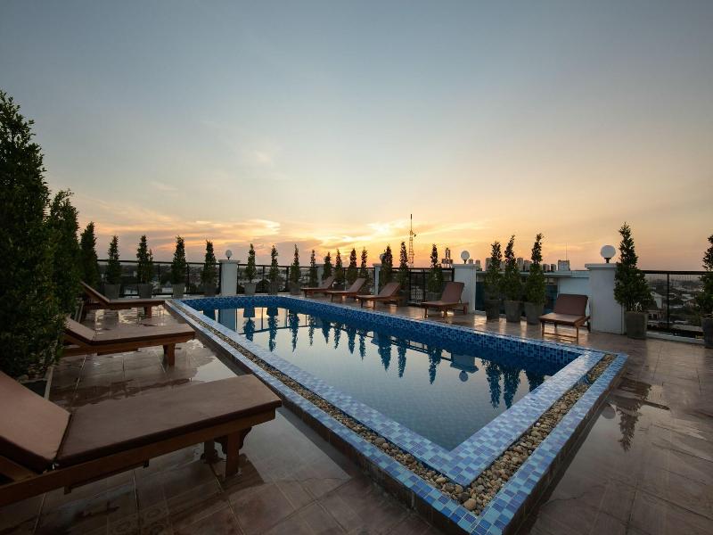 Azalea Parkview Hotel image