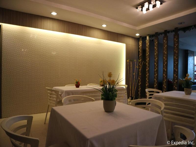Magallanes Square Hotel image