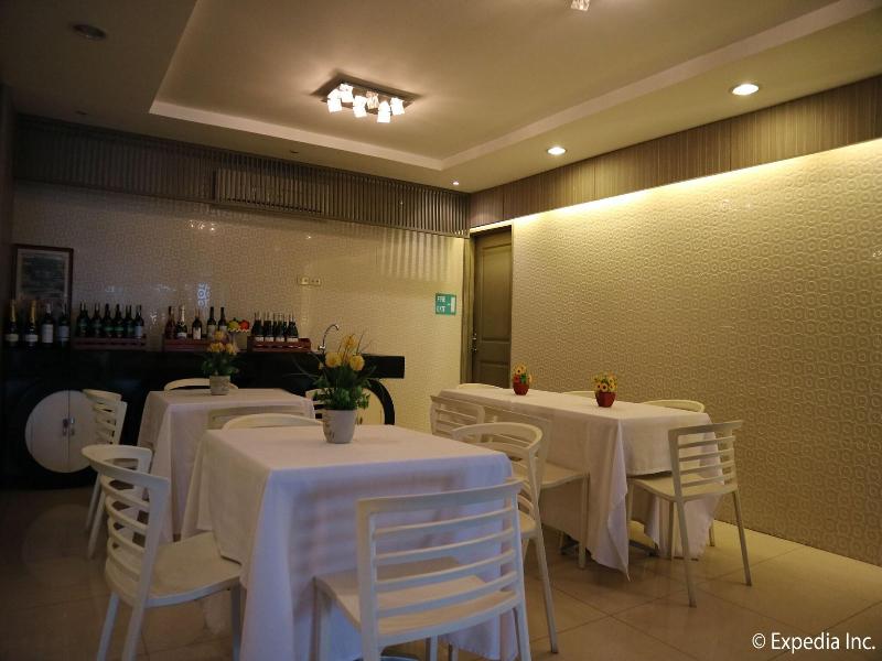 Magallanes Square Hotel image