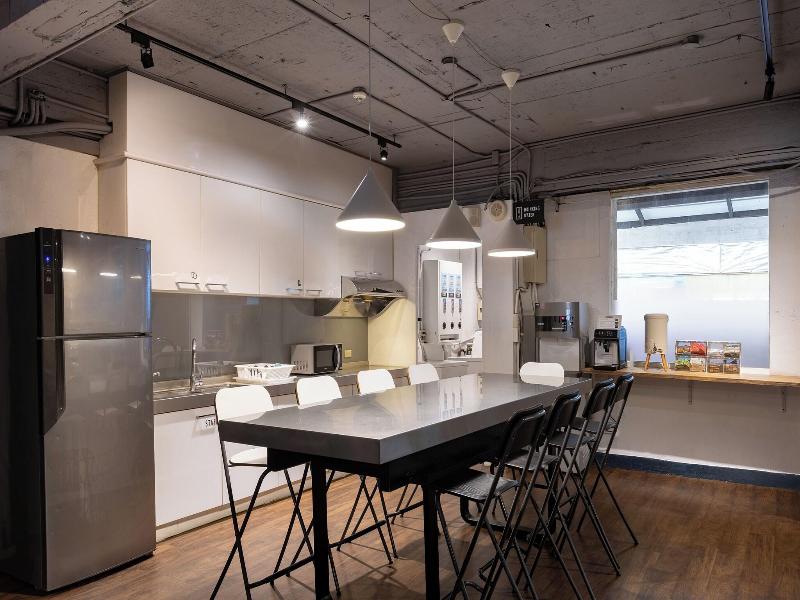 Meander Taipei Hostel - Ximending image
