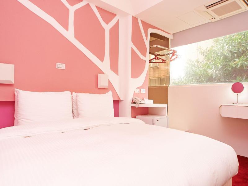 Forever Inn image