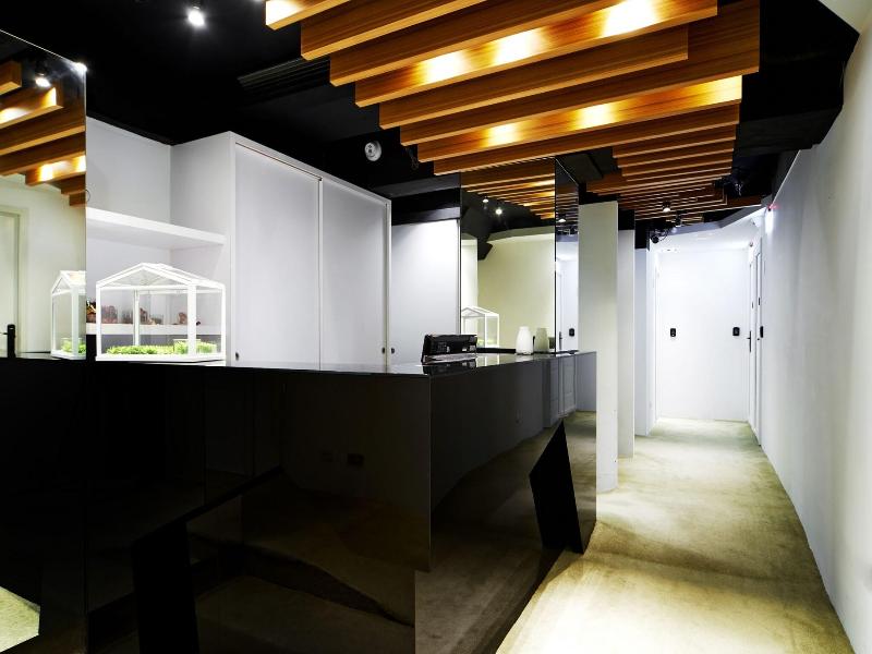 Forever Inn image