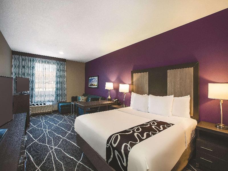 La Quinta Inn Suites Dallas Northeast Arboretum image