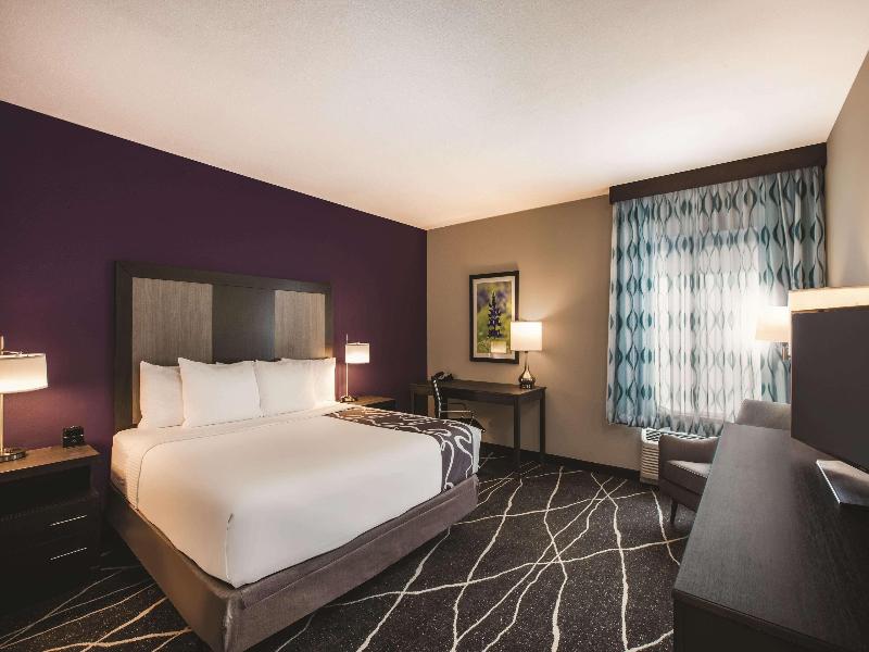 La Quinta Inn Suites Dallas Northeast Arboretum image
