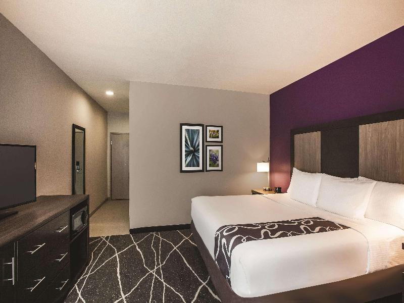 La Quinta Inn Suites Dallas Northeast Arboretum image