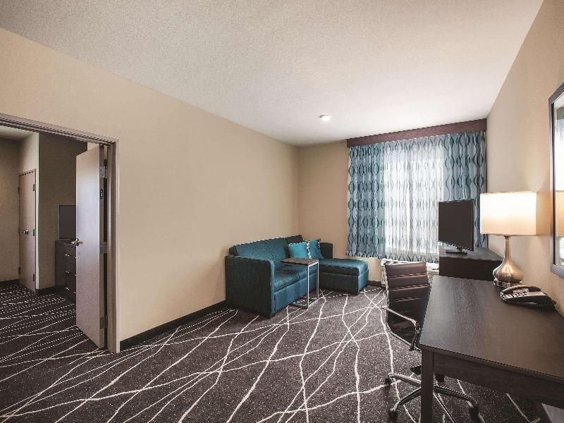 La Quinta Inn Suites Dallas Northeast Arboretum image