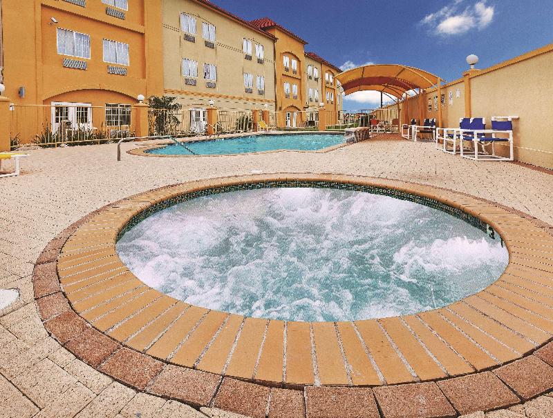 La Quinta Inn Suites By Wyndham Raymondville