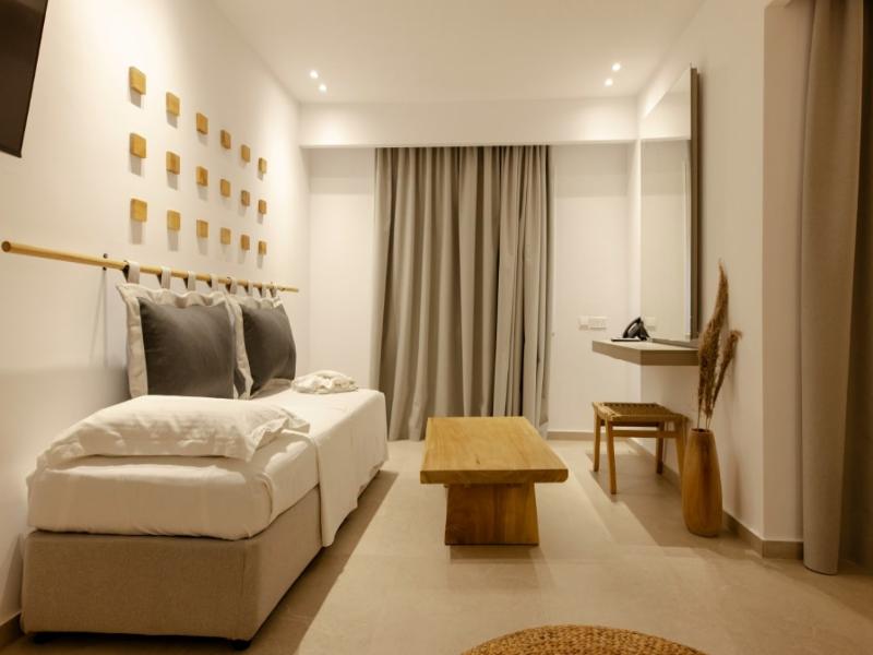 Andreotis Hotel Apts image
