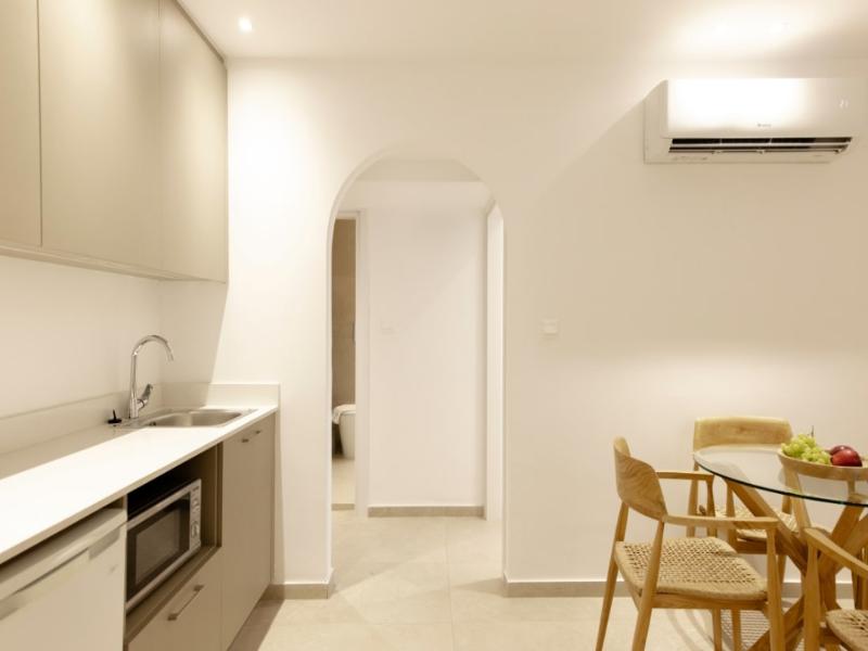 Andreotis Hotel Apts image