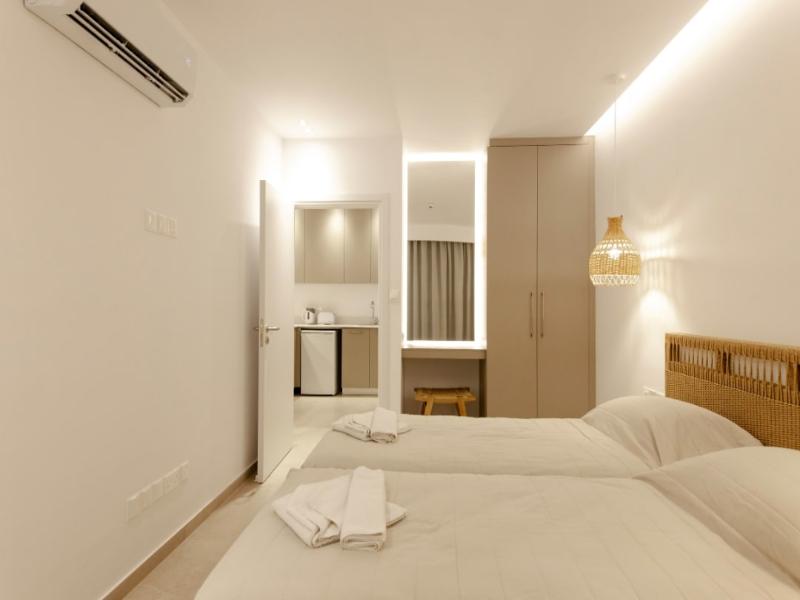Andreotis Hotel Apts image