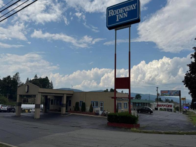 Rodeway Inn Dunmore image