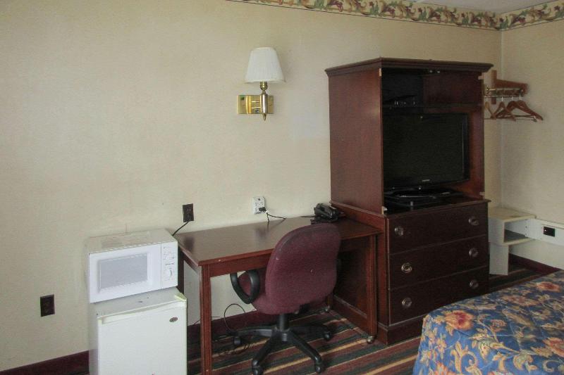 Rodeway Inn Dunmore 5