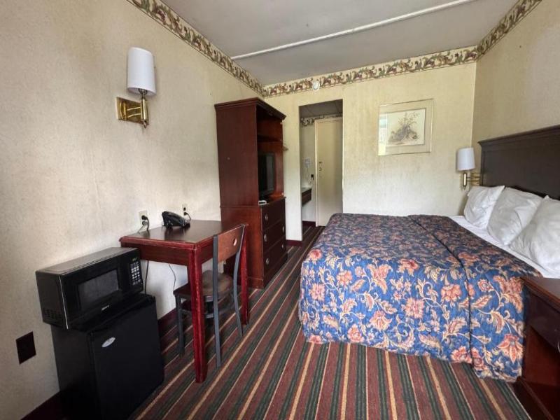 Rodeway Inn Dunmore image