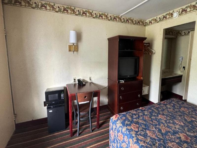 Rodeway Inn Dunmore image