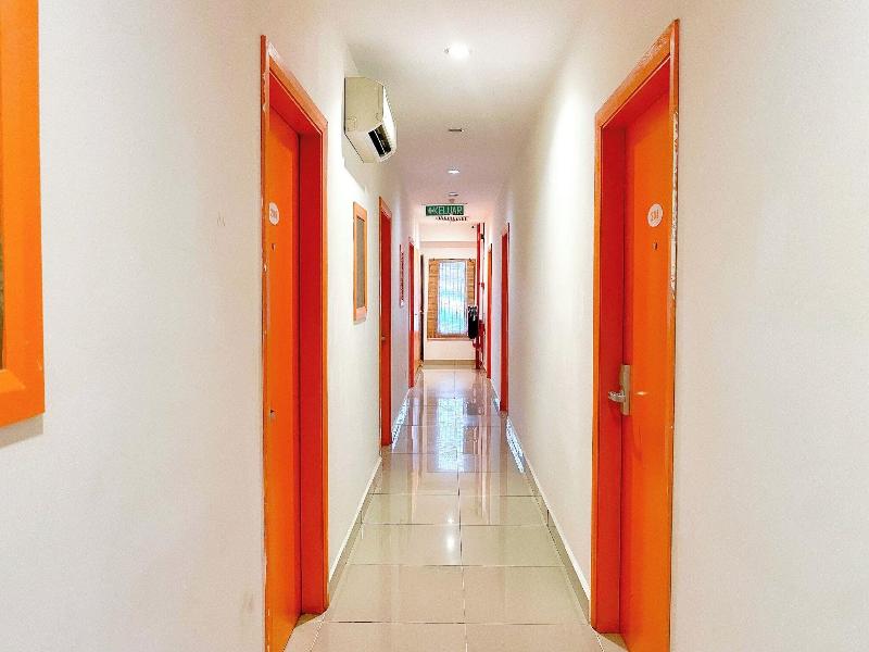1 Hotel Taman Connaught image