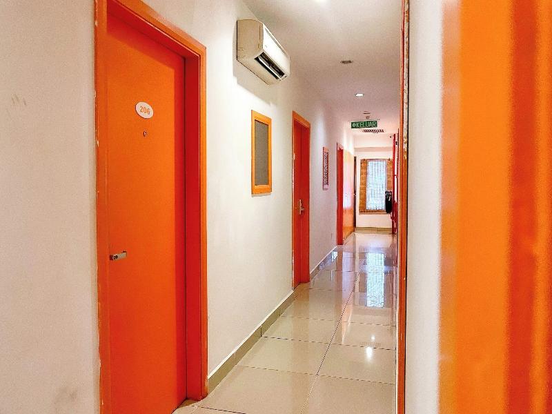 1 Hotel Taman Connaught image