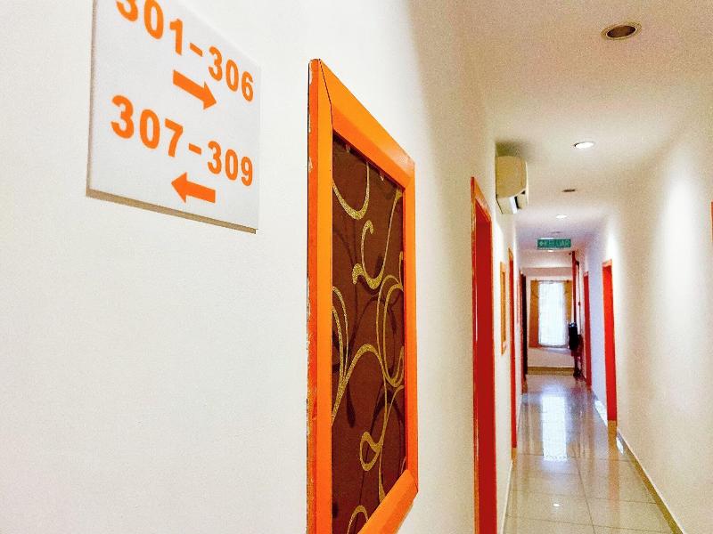 1 Hotel Taman Connaught image