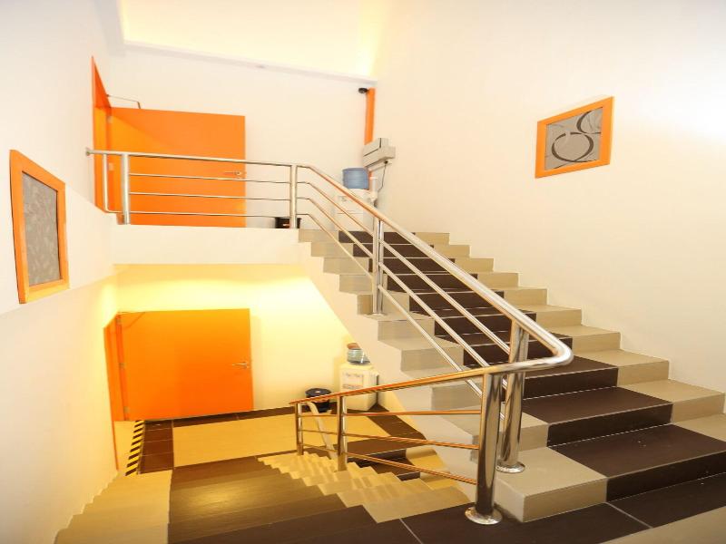 1 Hotel Taman Connaught image