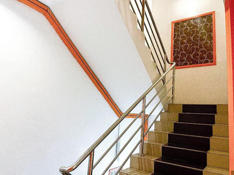 1 Hotel Taman Connaught image