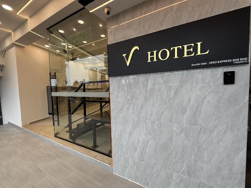 V HOTEL image