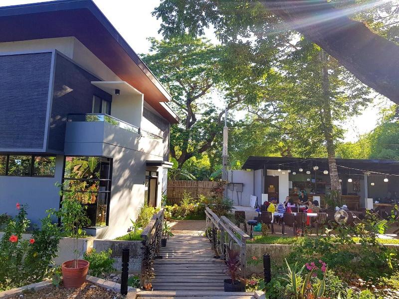 Acacia Garden Inn