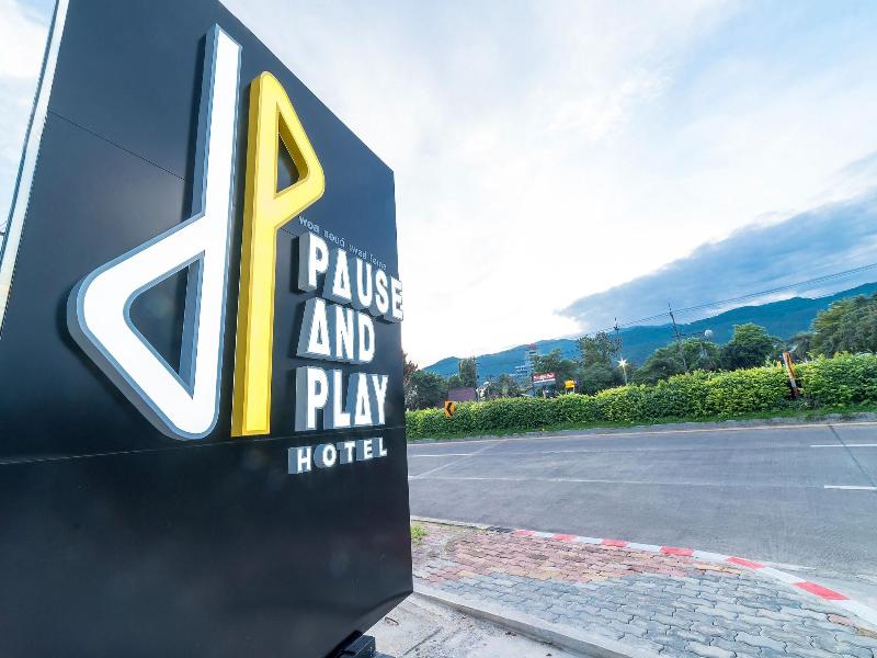 PAUSE AND PLAY HOTEL